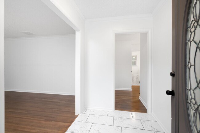 Building Photo - Recently renovated home in Whitehaven