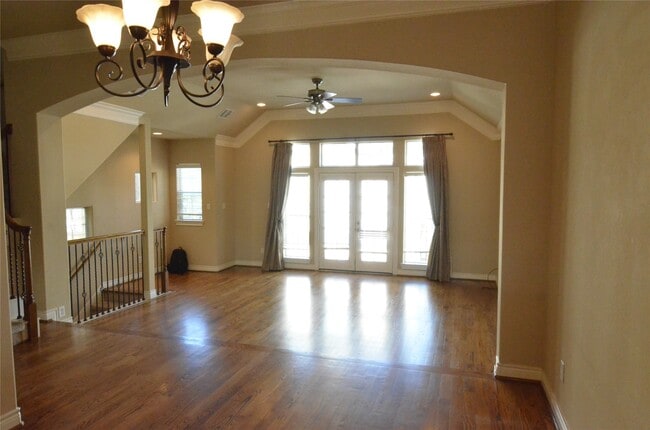 Building Photo - 9006 Harbor Hills Dr