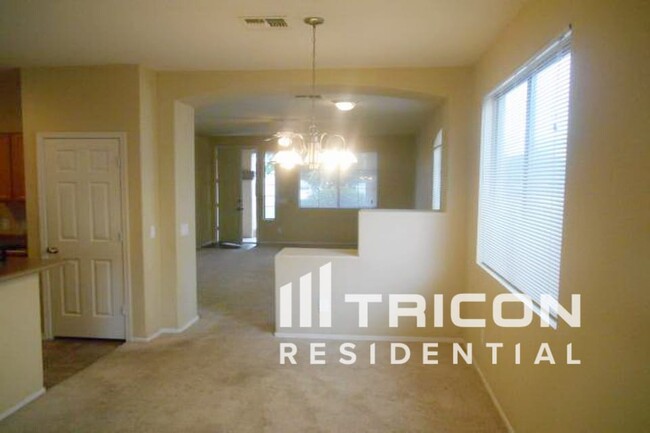 Building Photo - 7215 S 38th Dr