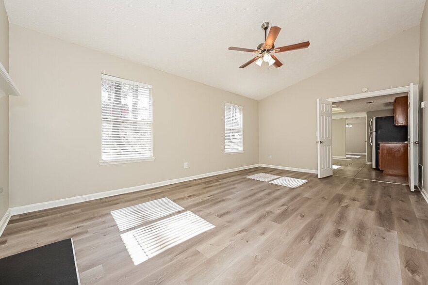 Building Photo - 245 Marcliff Ct