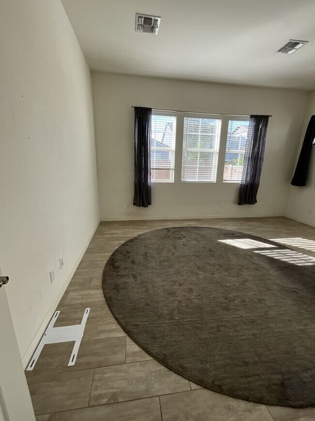 Building Photo - 10155 E Naranja Ave