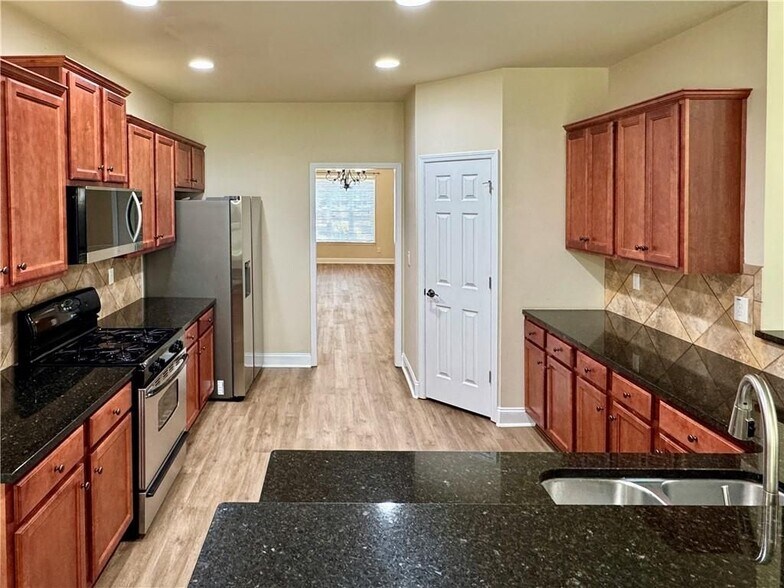 Building Photo - 3606 Rosecliff Trace NE