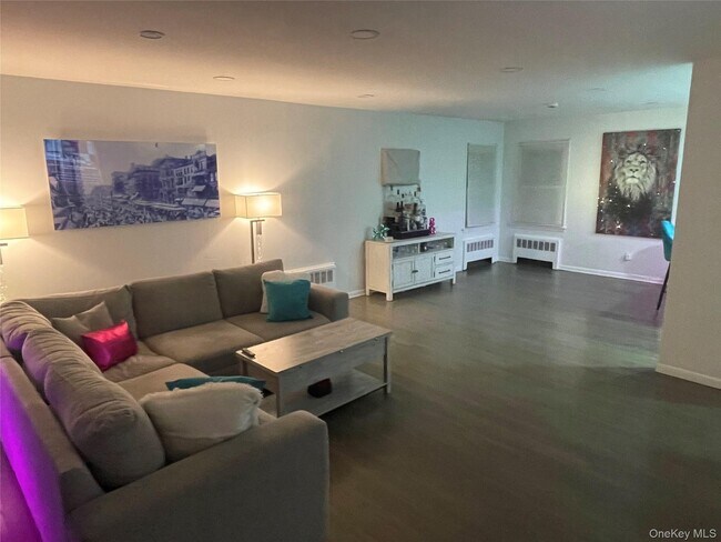 Building Photo - 250 New York Ave