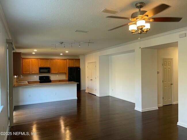 Building Photo - 736 Rembrandt Ave