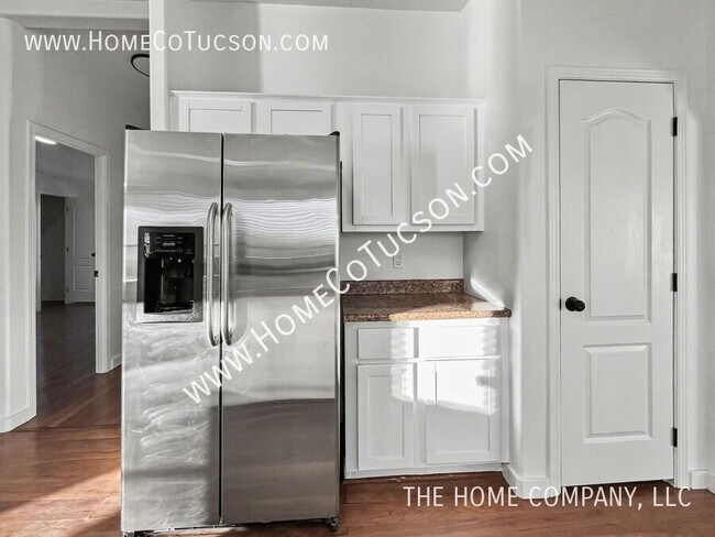 Building Photo - 5840 E Dakota Rd