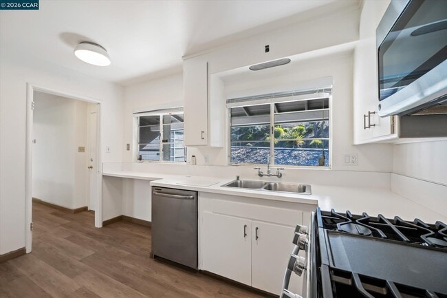 Building Photo - 553 Miner Rd