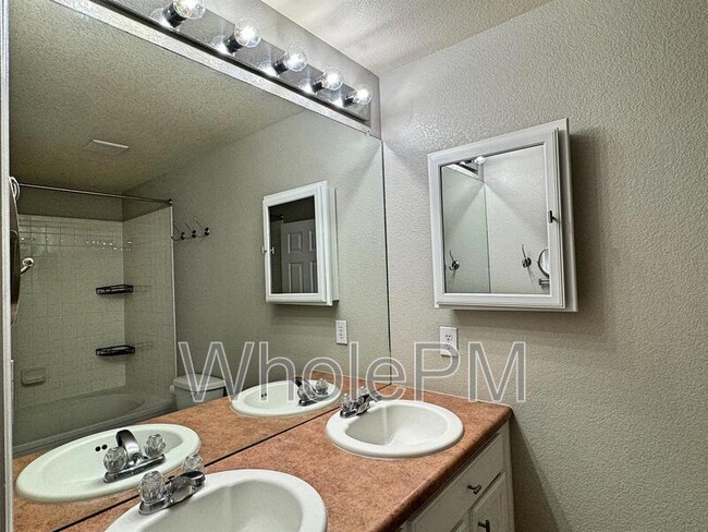Building Photo - 15612 E 96th Way