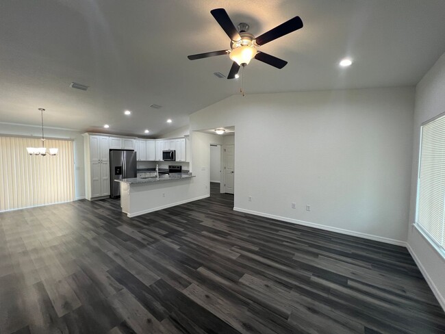 Building Photo - Beautifl Bedroom / 2 Bath Home in Ocklawaha!