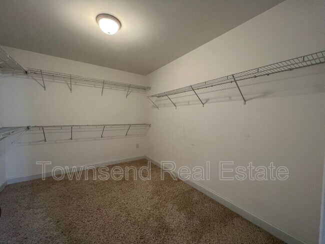 Building Photo - 1031 Liberty Ln