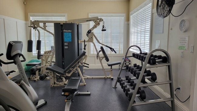 Building Photo - Annual UNfurnished 2/2 ground floor condo in water front boating community