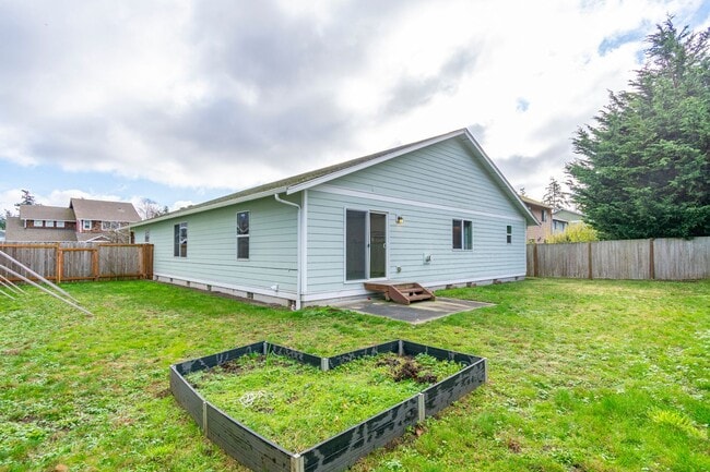 Building Photo - 3 Bedroom/2 Bath with garage home in Crosby Commons