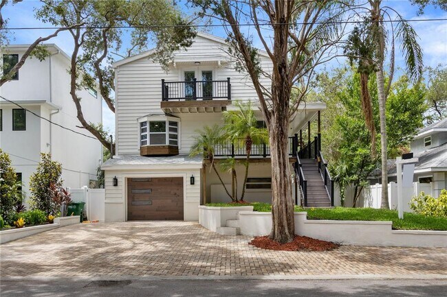 Building Photo - 3232 W Oakellar Ave