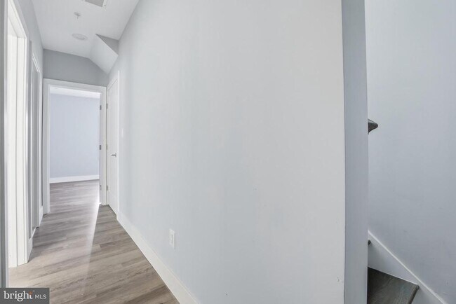 Building Photo - 2602 4th St NE