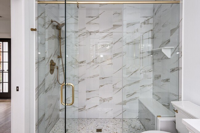 Building Photo - 20 E Redman Ave