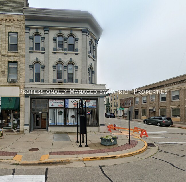 Building Photo - 161 W Main St