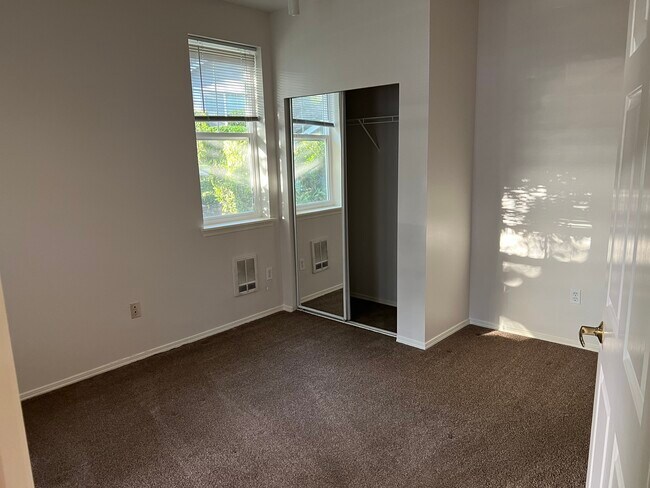 Building Photo - 16125 Juanita Woodinville Way NE