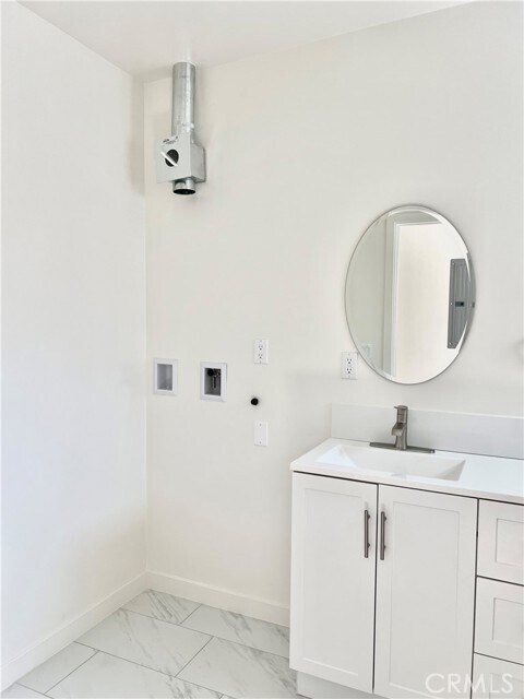 Building Photo - 9645 Dale Ave