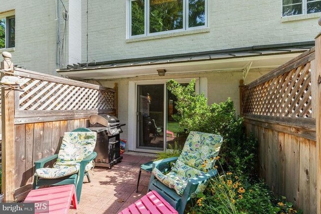 Building Photo - 5320 Pooks Hill Rd