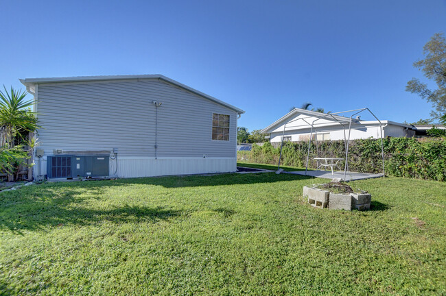 Building Photo - 22937 Seaspray Pl