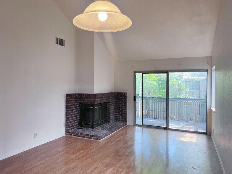 Building Photo - 496 Lancaster Ln