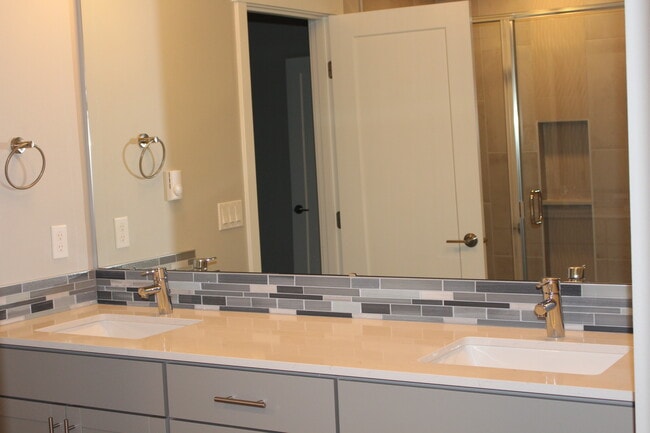 Building Photo - 10103 16th Pl SE