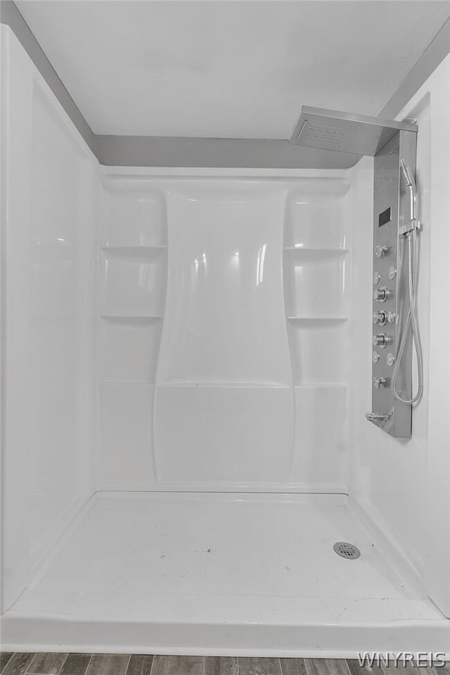 Building Photo - 629 Broadway