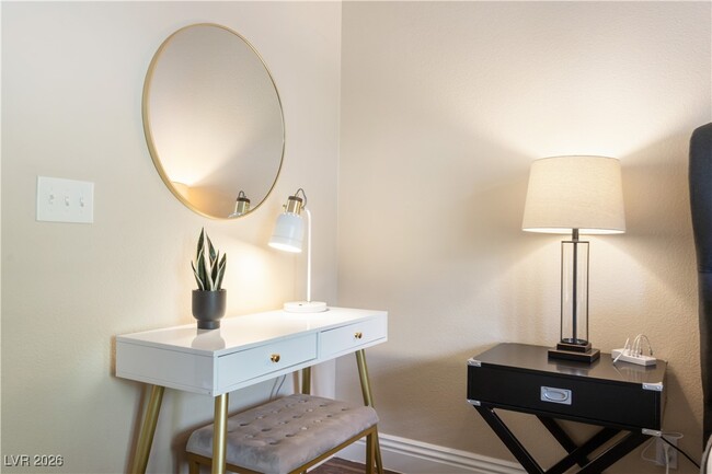 Building Photo - 905 Buffwood Ave