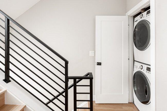 Building Photo - 2901 W 24th Ave