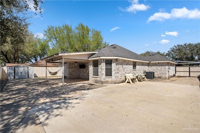 Building Photo - 20 Silverado Dr E