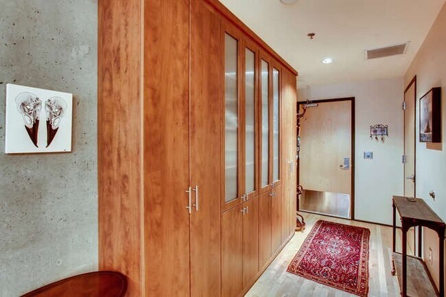 Building Photo - Elizabeth Lofts - FURNISHED ($2300) or UNFURNISHED ($2050)  Pearl District studio condo w/parking...