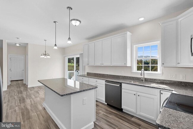 Building Photo - 100 Holiday Ct