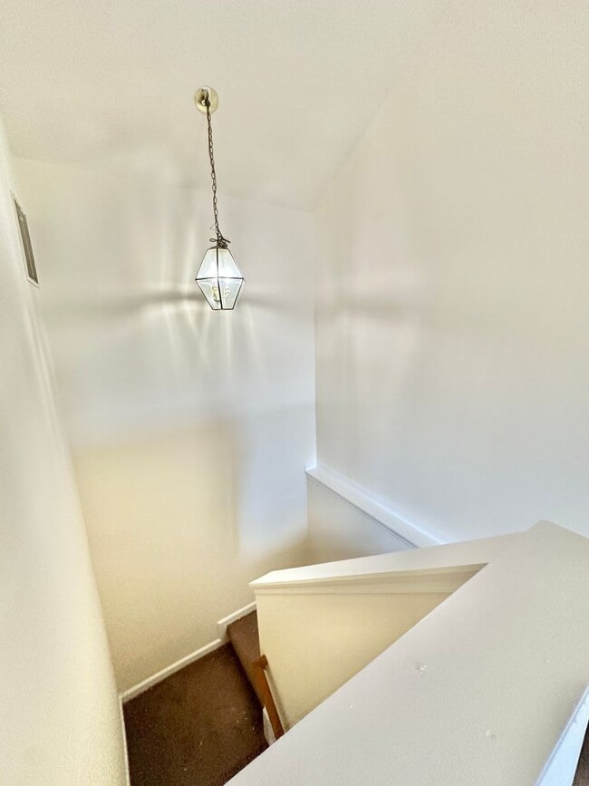 Building Photo - Fantastic 3 Bedroom Townhouse in Wellingto...