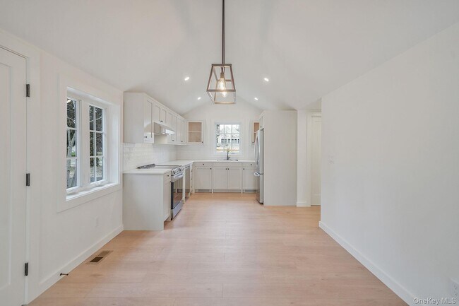 Building Photo - 23 Roosevelt Blvd