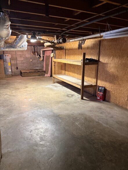 Building Photo - 350 Foxglove Dr