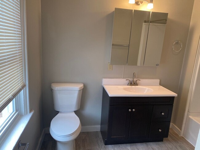 Building Photo - 430 S Queen St