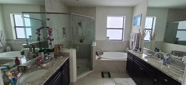 Building Photo - 8760 NW 102nd Ct