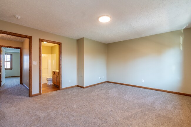 Building Photo - 3018 5th Ave