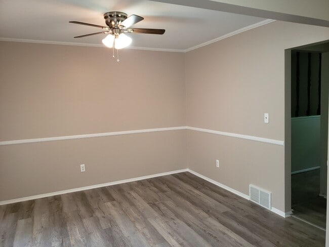 Building Photo - 24694 Creekside Dr