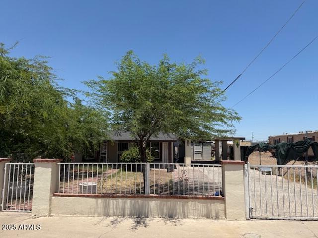 Primary Photo - 2942 W Yuma St