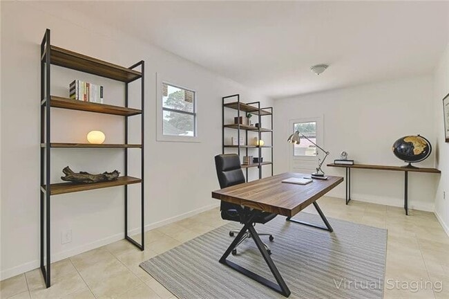 Building Photo - 3946 Green Oak Dr