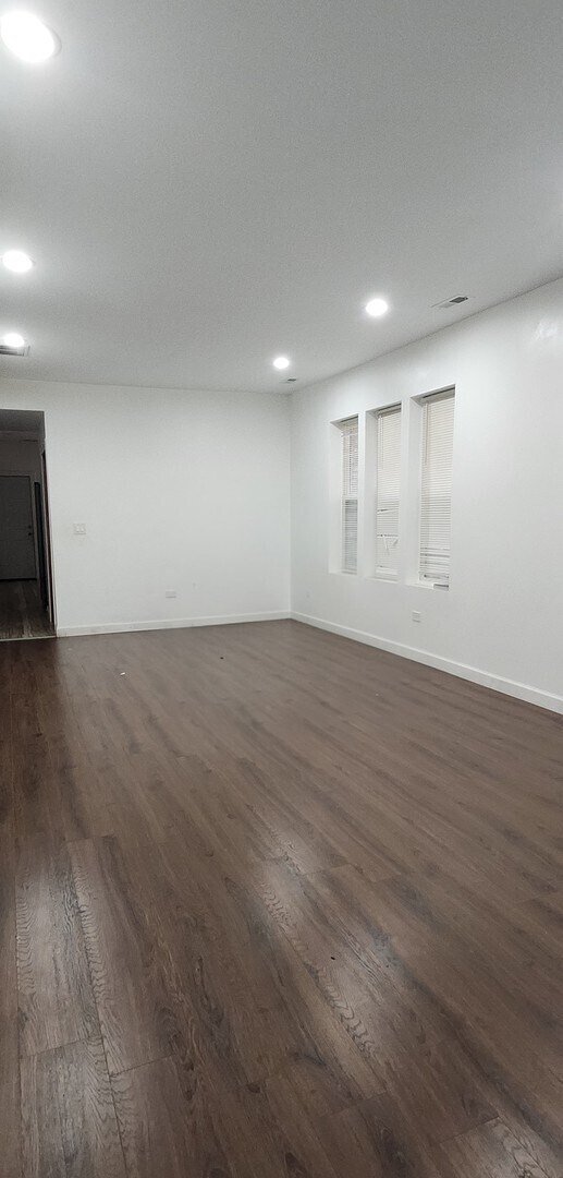 Building Photo - 1453 N Lotus Ave