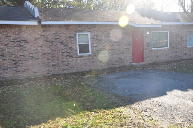 Building Photo - 202 Tucker Inn