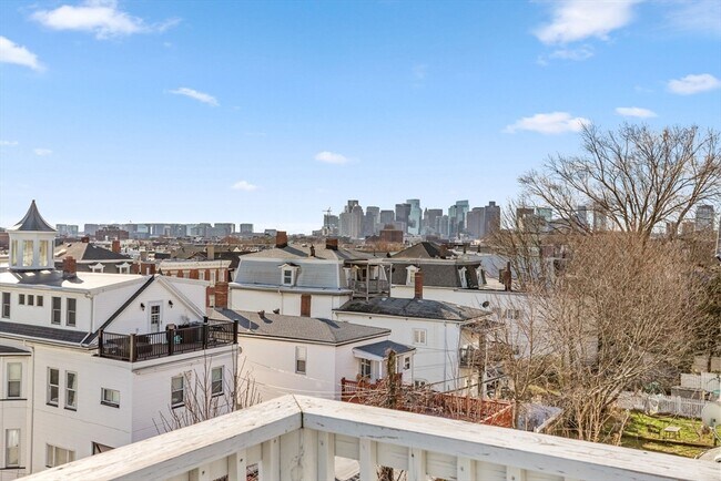 Building Photo - 167 Lexington St