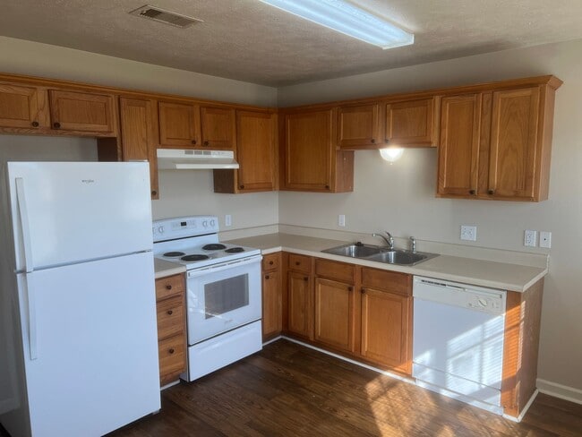 Building Photo - 3 Bed 2 Bath Home