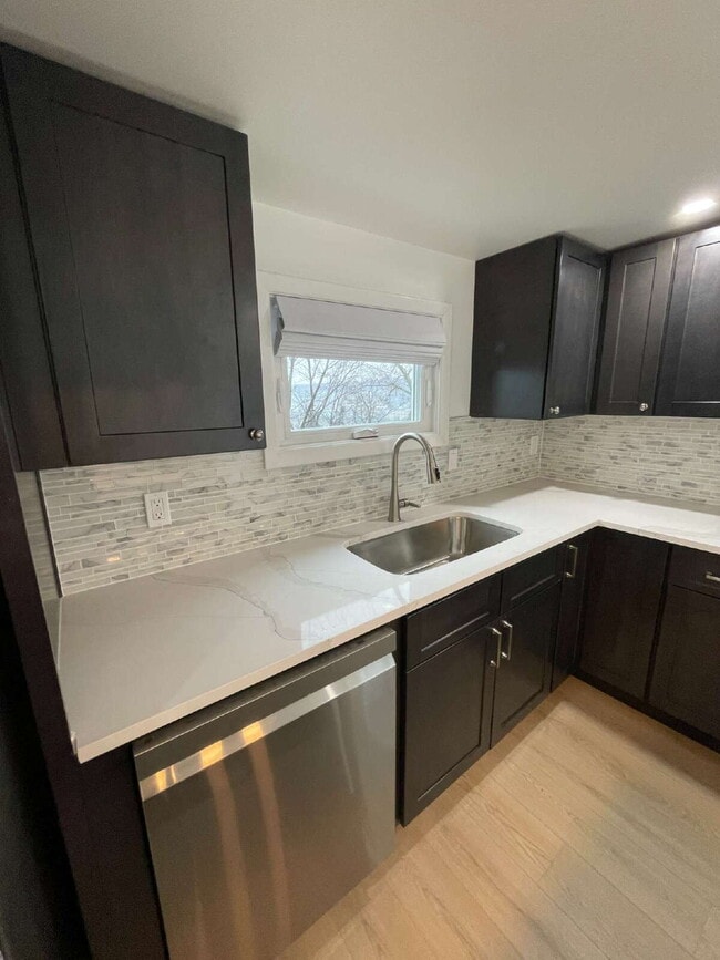 Building Photo - 107 Shoup St