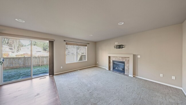 Building Photo - 4 Bed 2.5 Bath - Small Pet Friendly - Large Backyard - NAS Whidbey