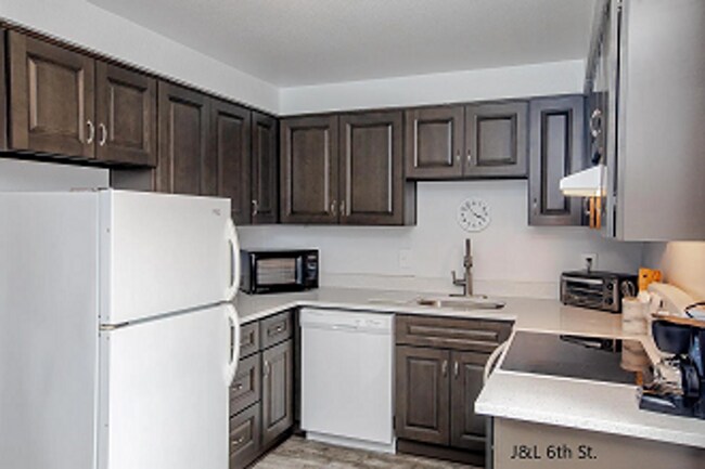 Building Photo - Corvallis Triplex
