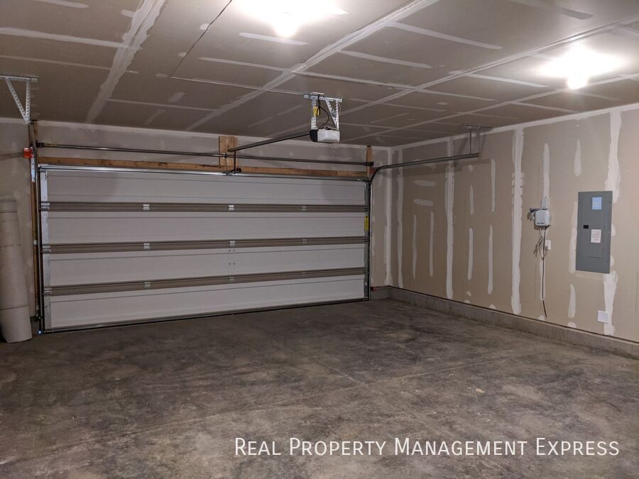 Building Photo - 3 Bed 1.5 Bath in West Sioux Falls