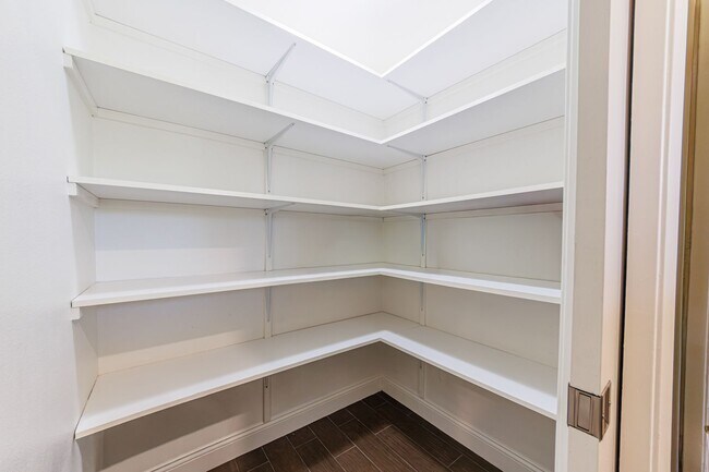 Building Photo - Beautifully Renovated 3-Bedroom Home in Pr...