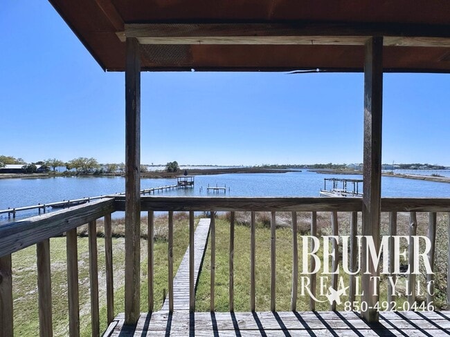 Building Photo - 15025 Innerarity Point Rd